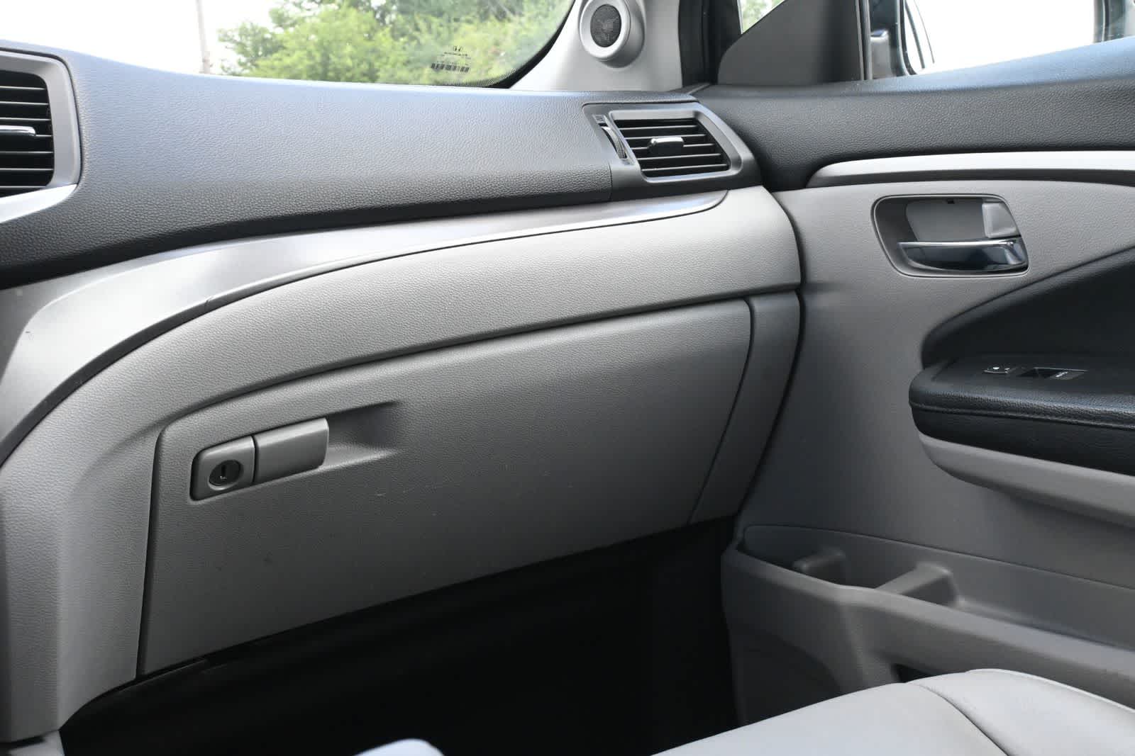 Thumbnail: 2018 Honda Pilot - 8