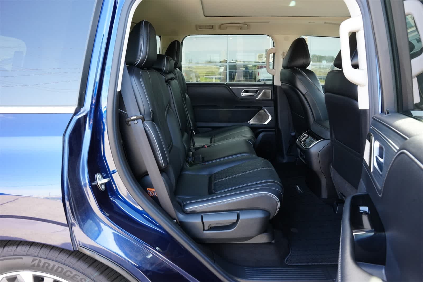 Thumbnail: 2025 INFINITI QX80 - 21
