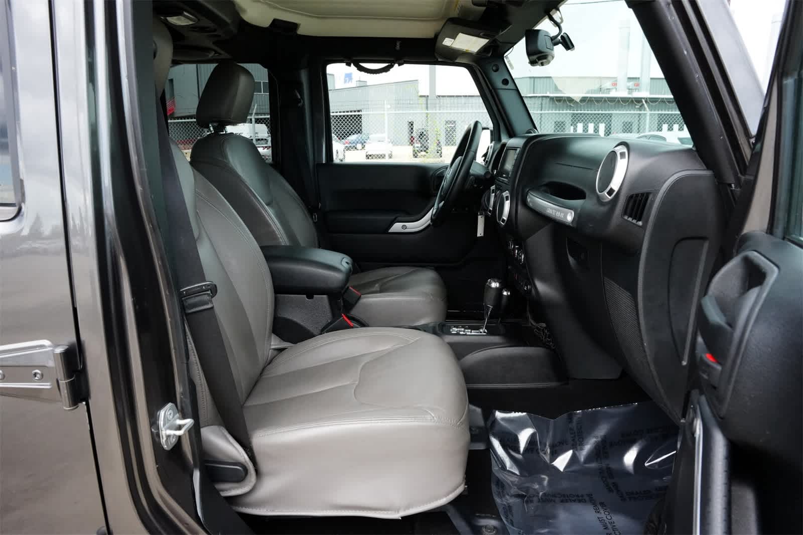 Thumbnail: 2014 Jeep Wrangler - 22