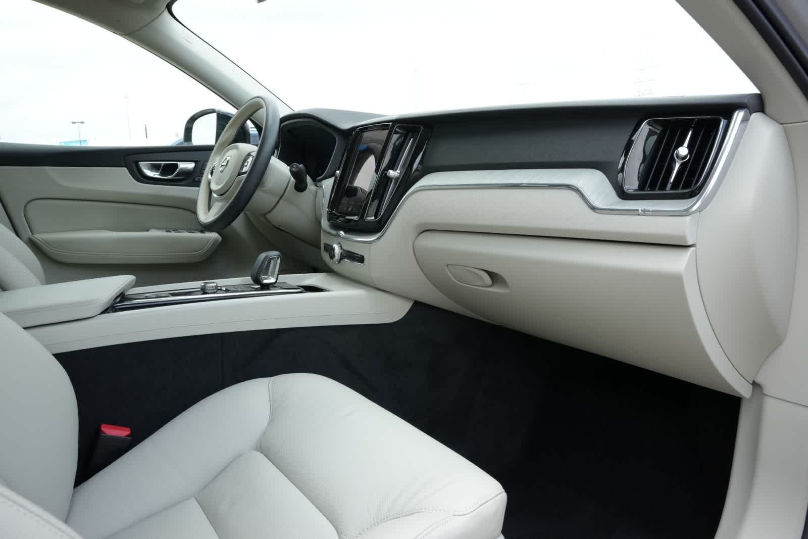 Thumbnail: 2025 Volvo XC60 - 21
