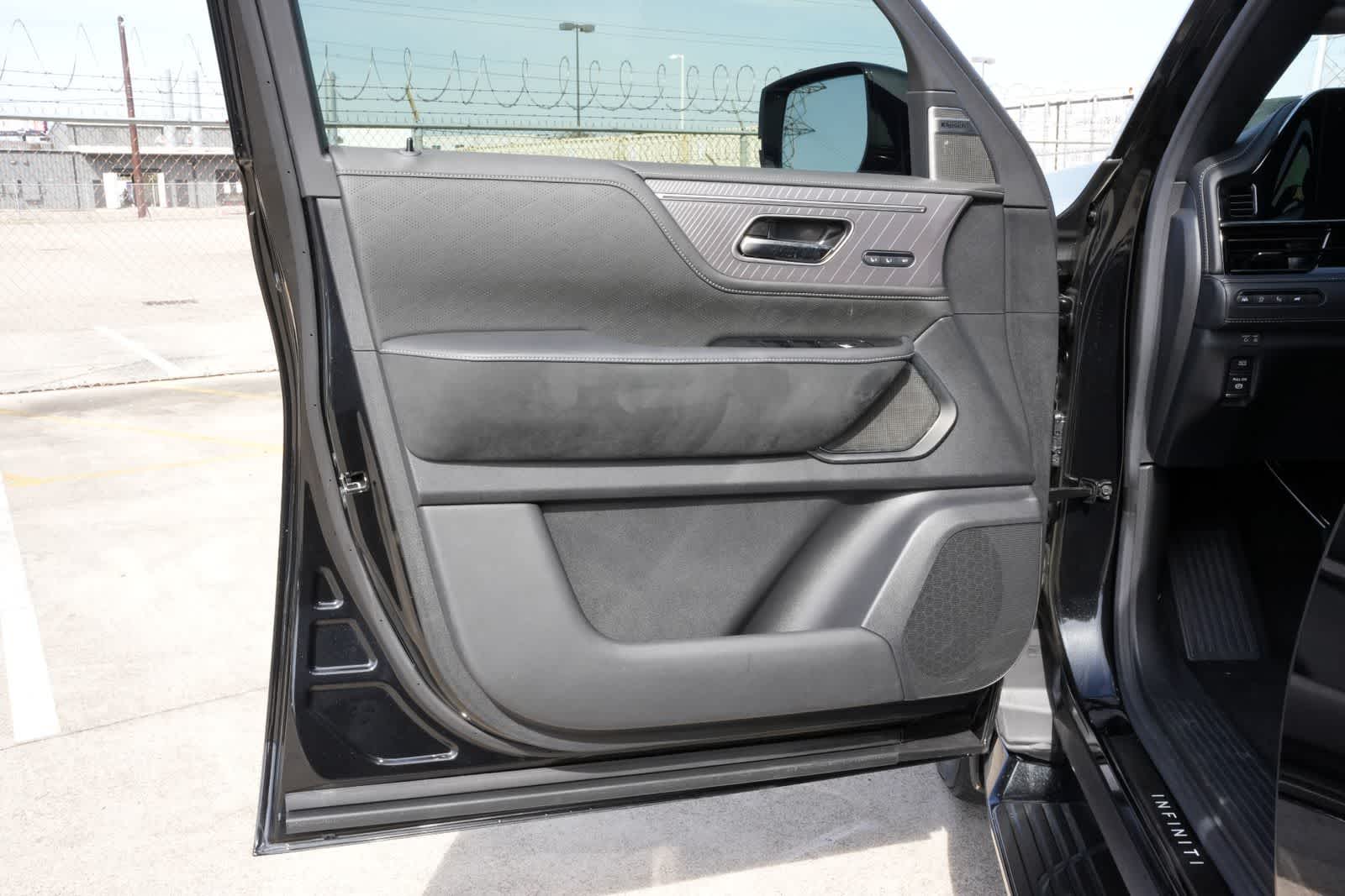 Thumbnail: 2025 INFINITI QX80 - 18