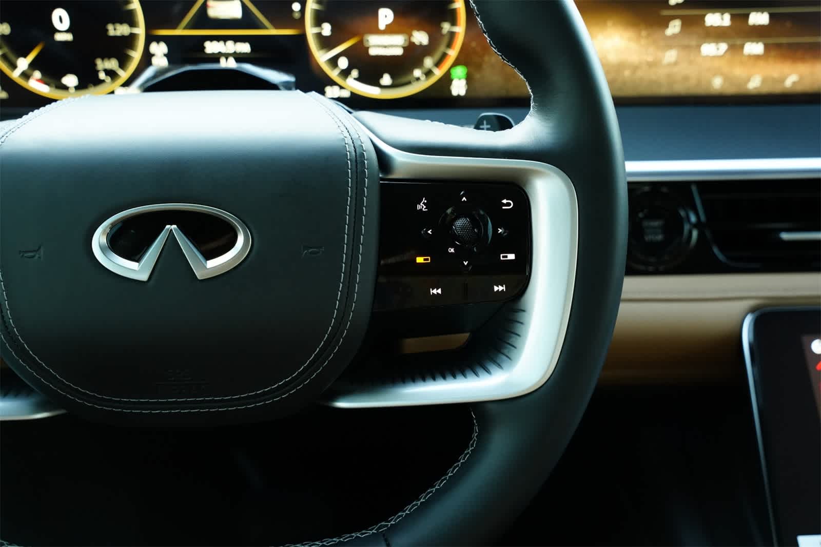 Thumbnail: 2025 INFINITI QX80 - 11
