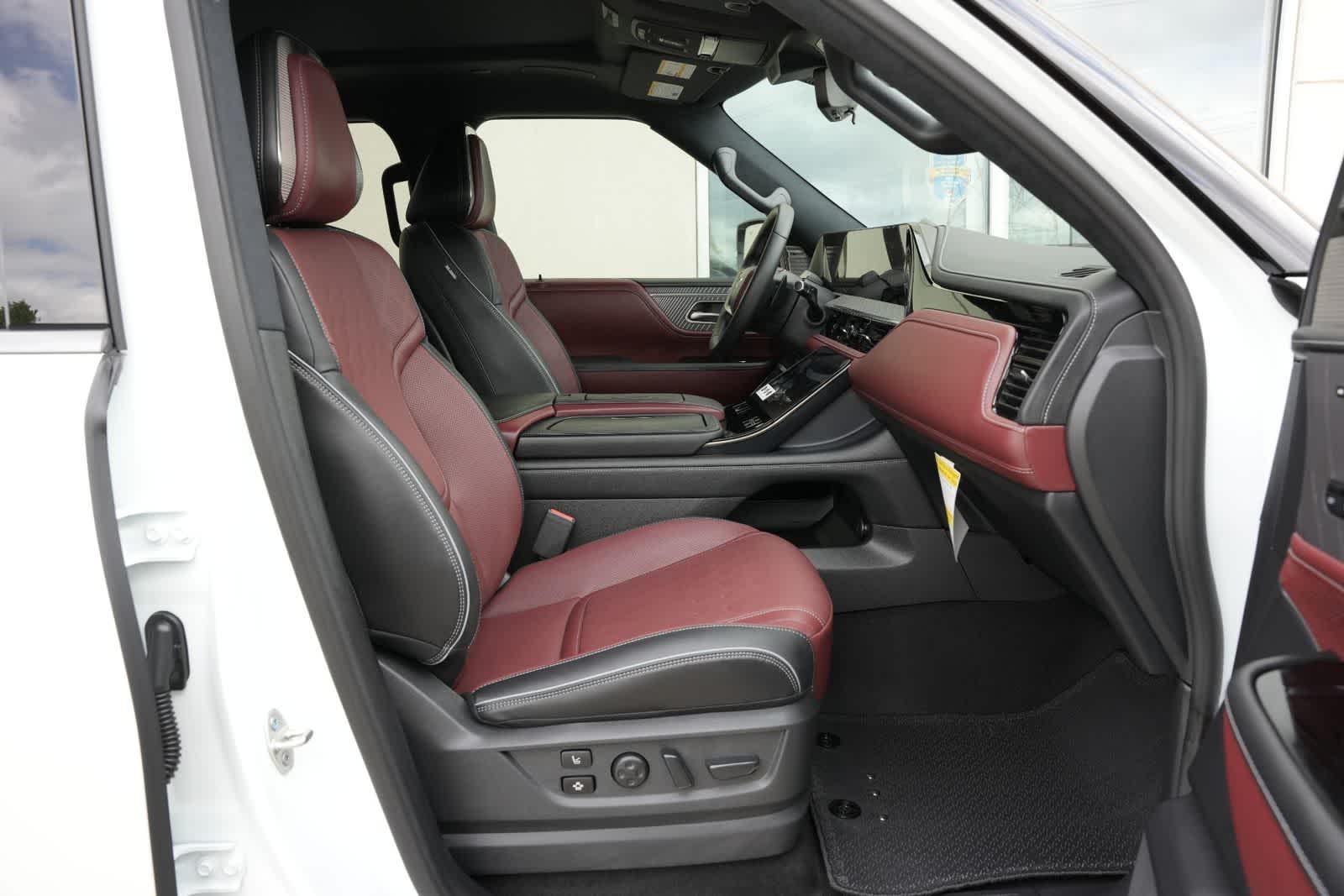 Thumbnail: 2026 INFINITI QX80 - 24