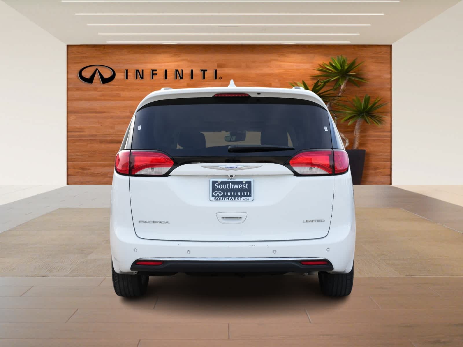 Thumbnail: 2018 Chrysler Pacifica - 6