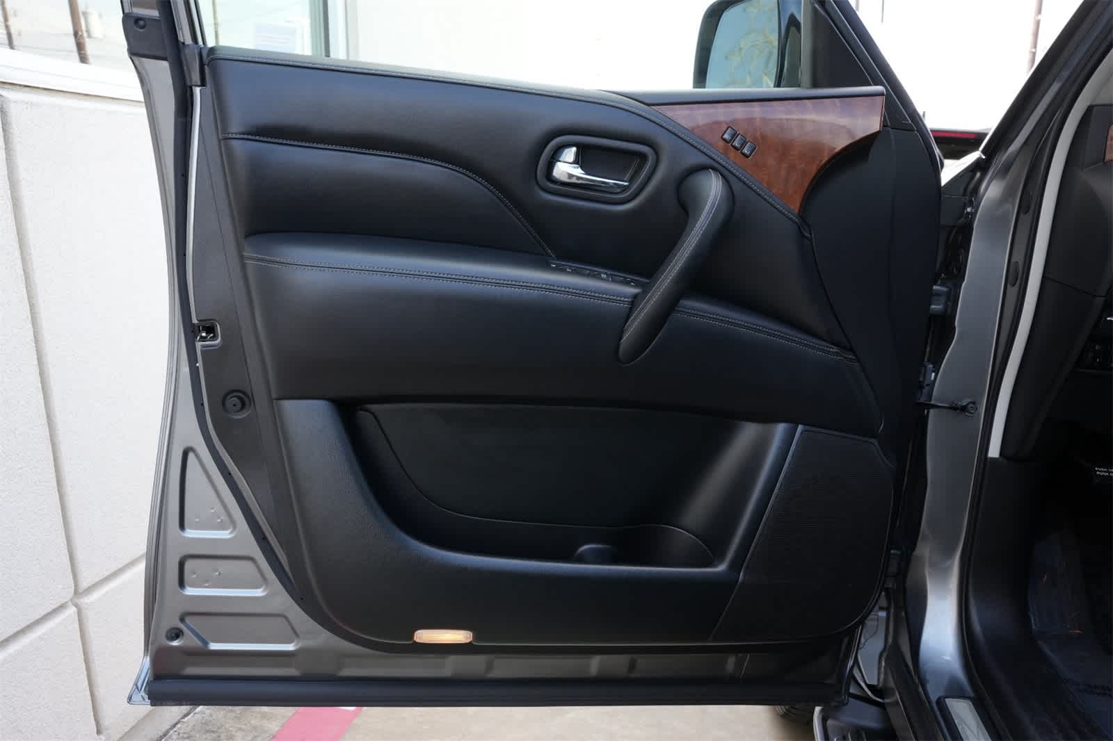 Thumbnail: 2019 INFINITI QX80 - 17