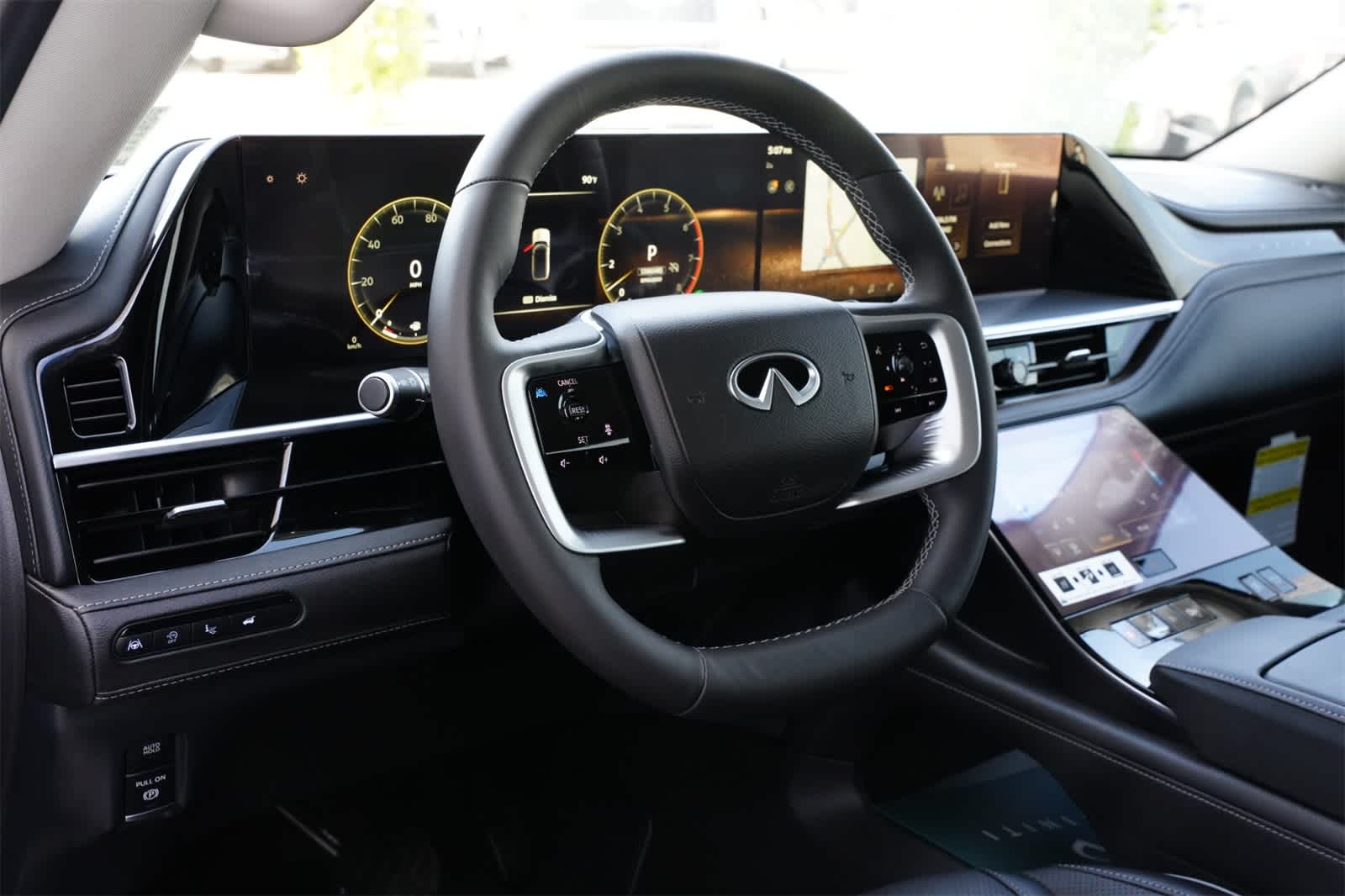 Thumbnail: 2025 INFINITI QX80 - 16