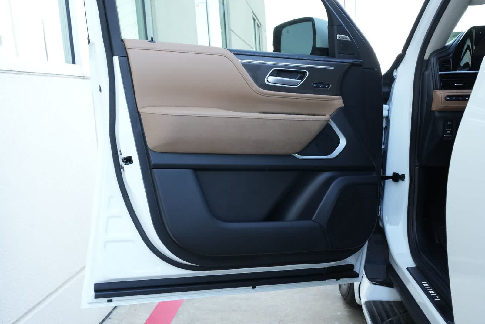 Thumbnail: 2026 INFINITI QX80 - 18