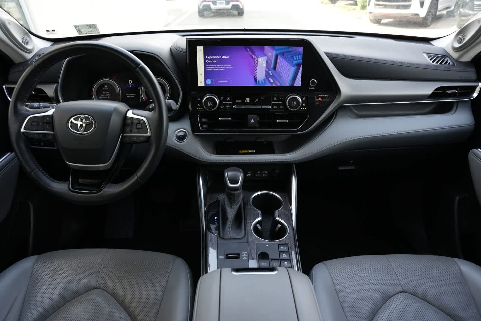 Thumbnail: 2023 Toyota Highlander - 7