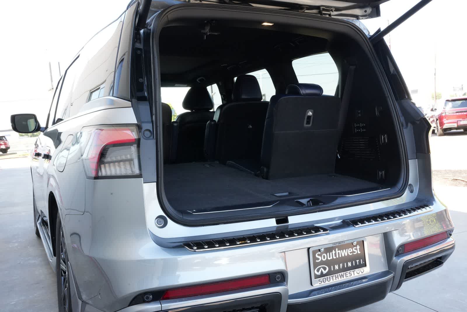 Thumbnail: 2026 INFINITI QX80 - 20