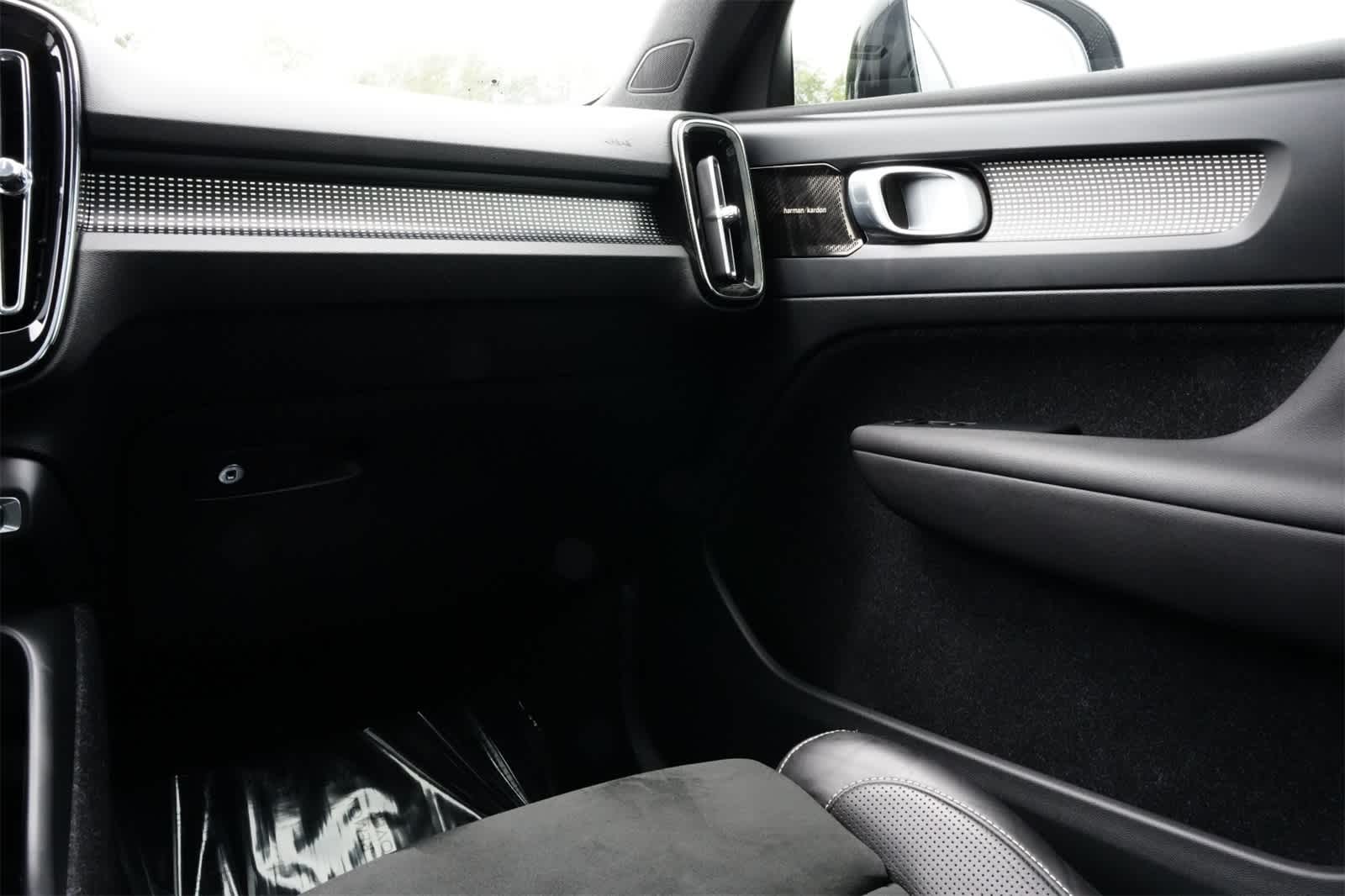 Thumbnail: 2020 Volvo XC40 - 8