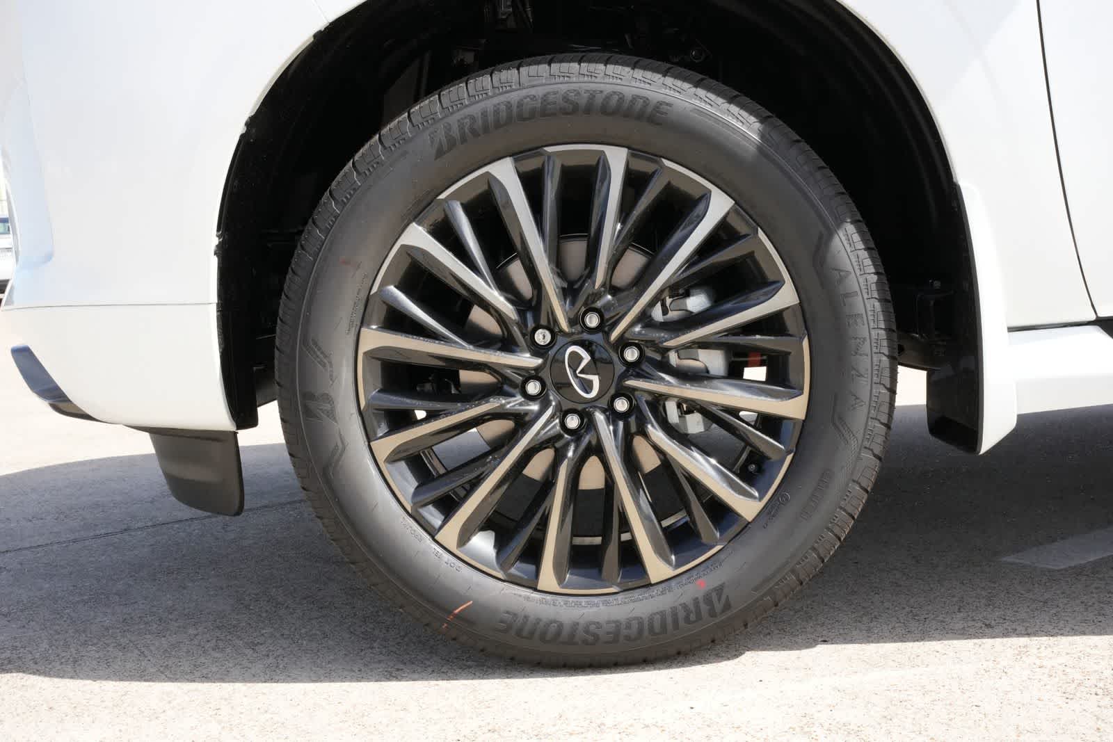 Thumbnail: 2026 INFINITI QX80 - 26