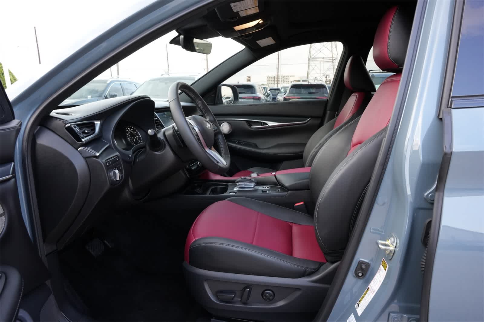 Thumbnail: 2025 INFINITI QX50 - 14