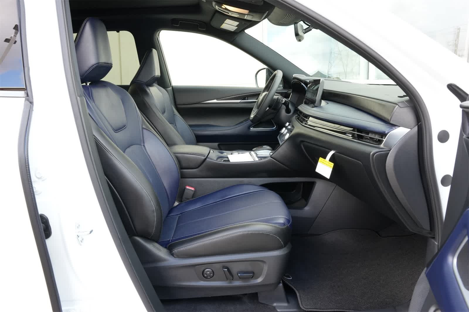 Thumbnail: 2026 INFINITI QX60 - 24