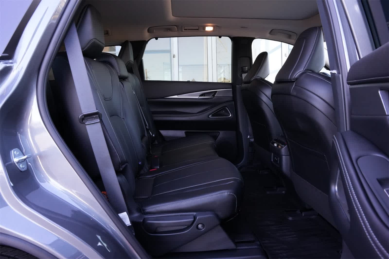 Thumbnail: 2026 INFINITI QX60 - 22