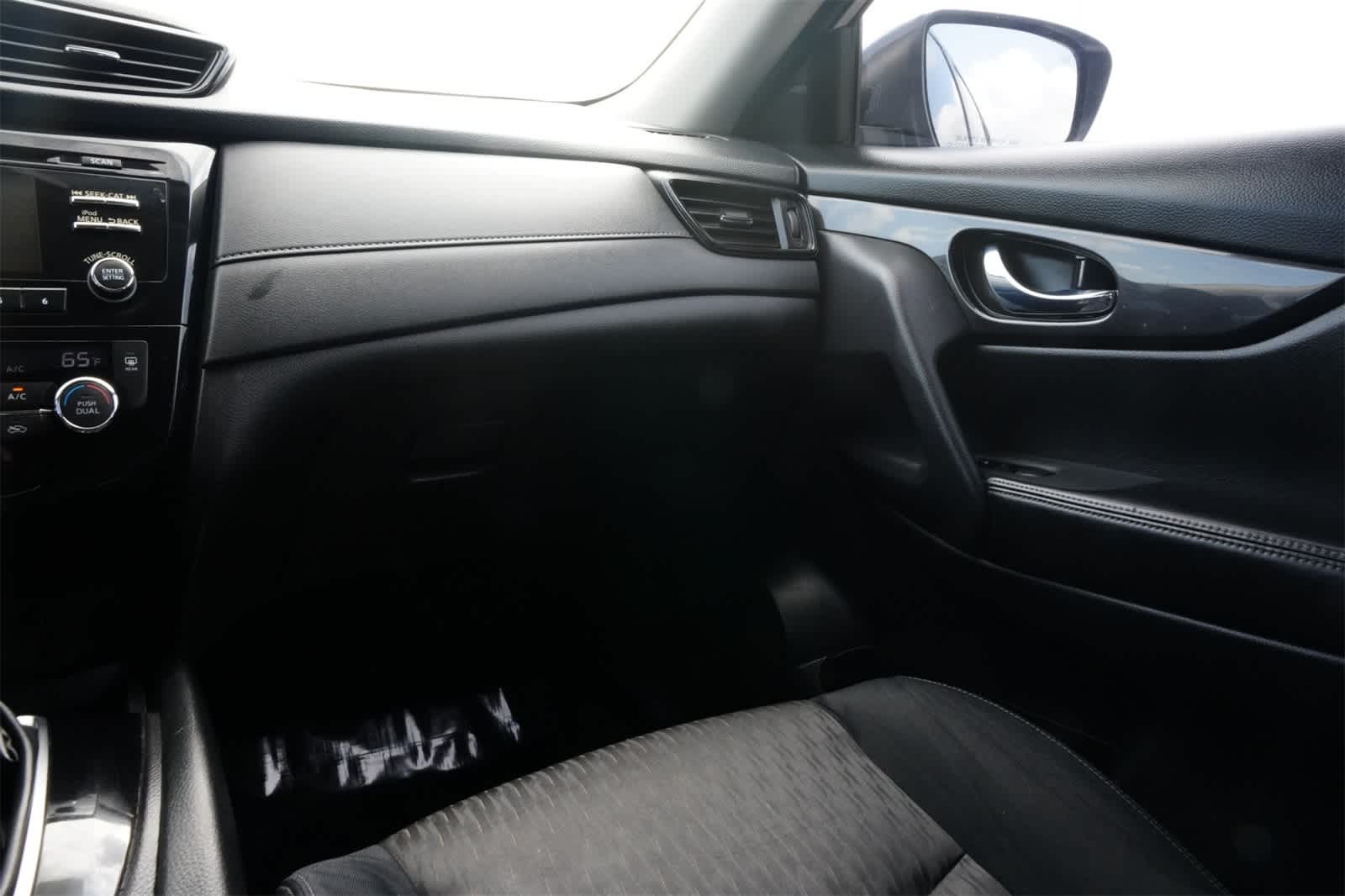 Thumbnail: 2017 Nissan Rogue - 8