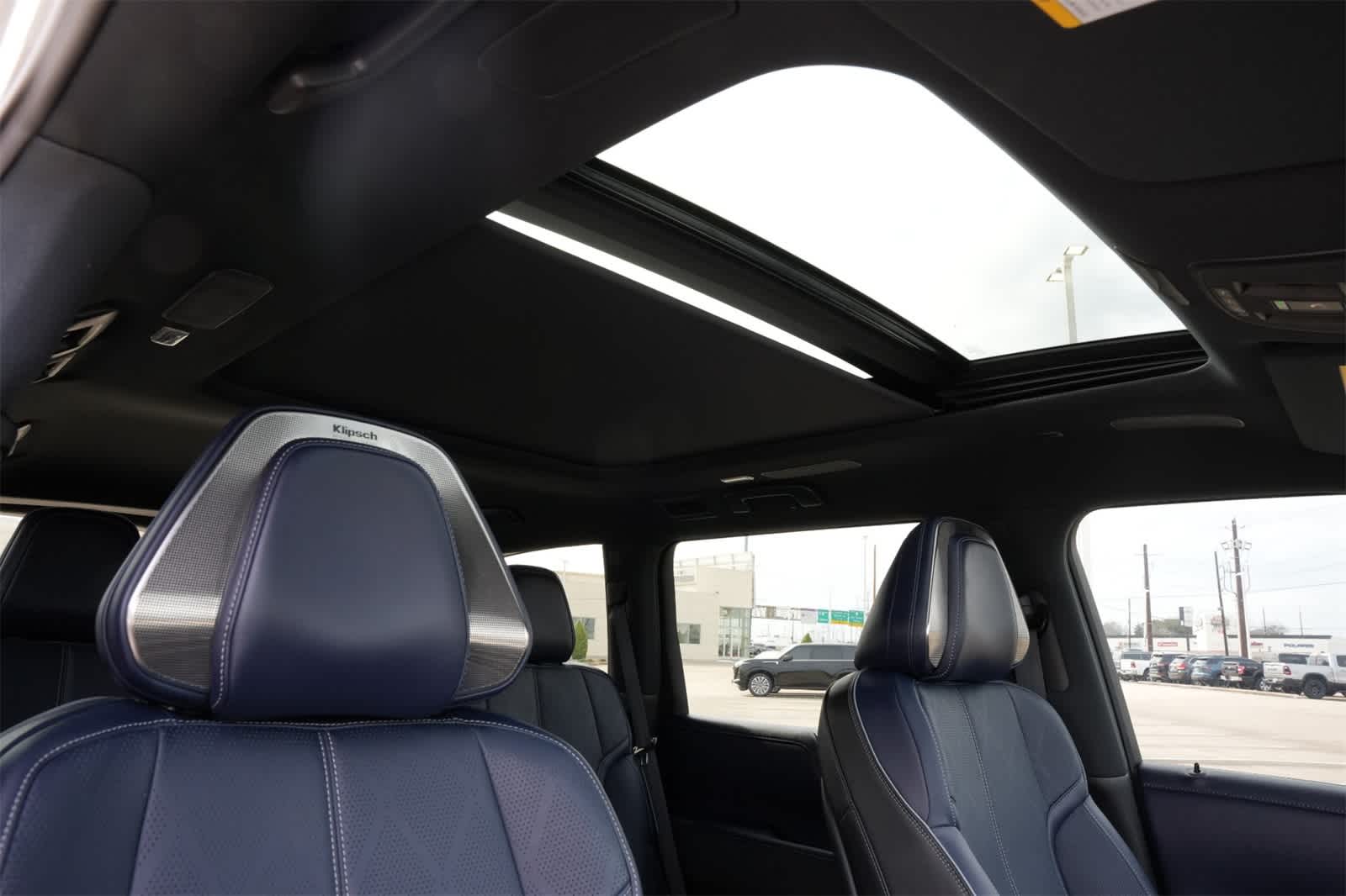 Thumbnail: 2026 INFINITI QX80 - 24