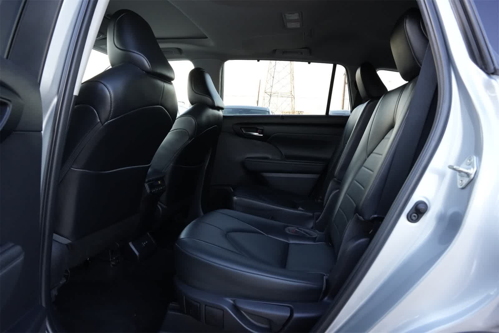 Thumbnail: 2022 Toyota Highlander - 19