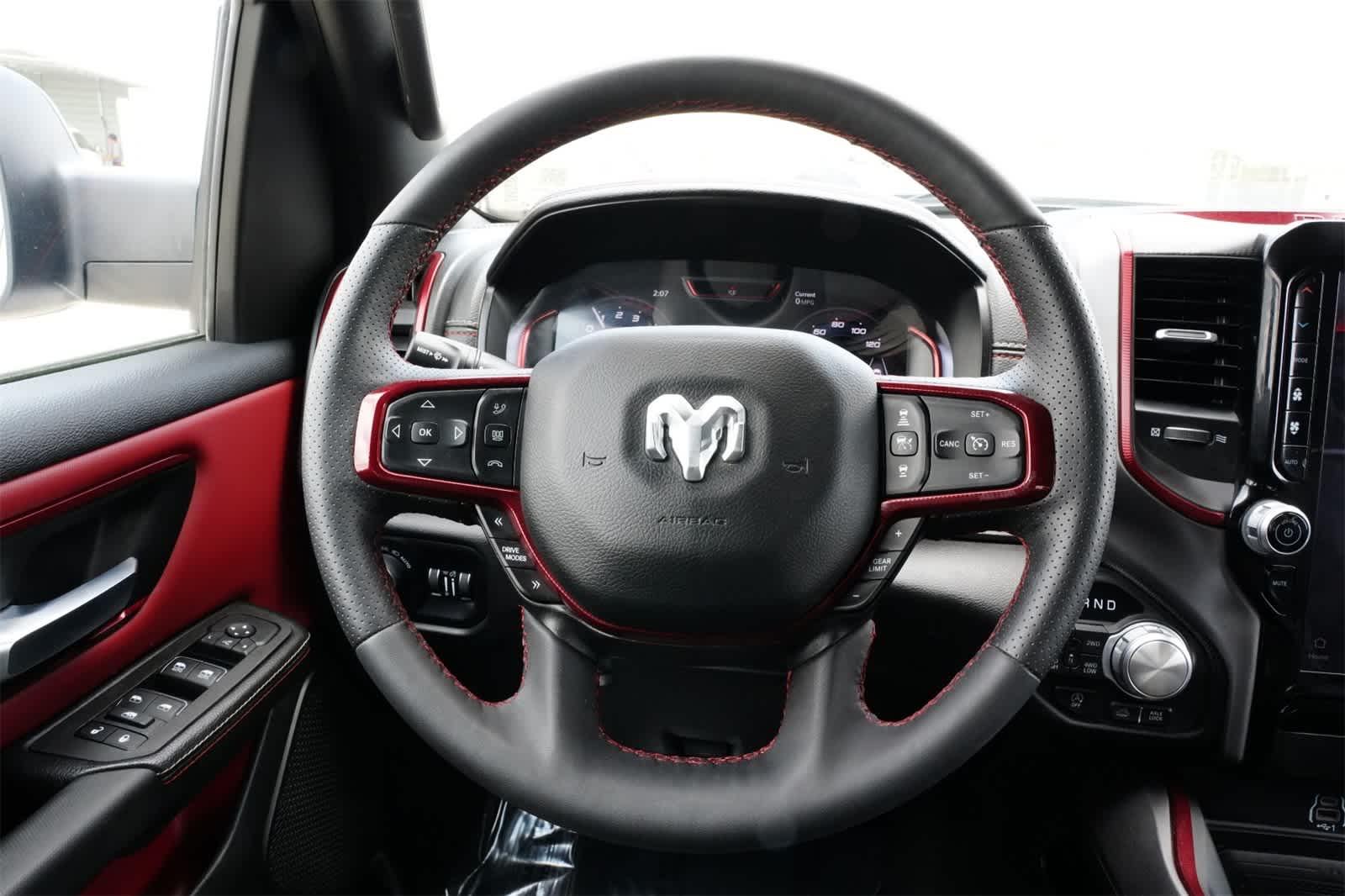 Thumbnail: 2025 RAM 1500 - 9