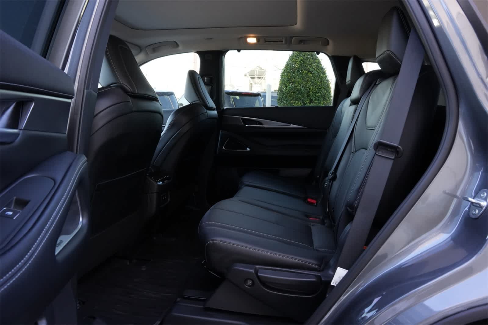 Thumbnail: 2026 INFINITI QX60 - 19