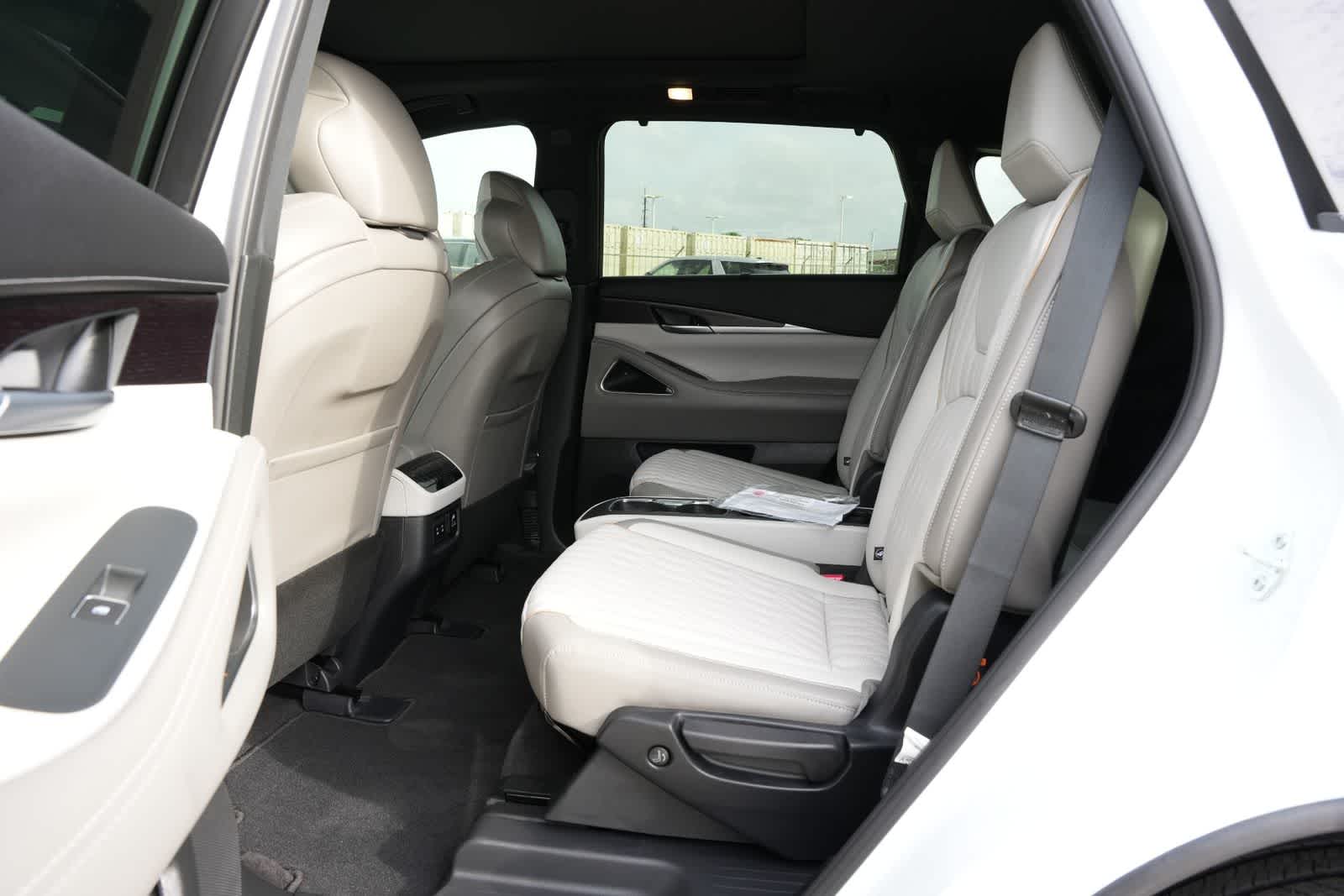 Thumbnail: 2026 INFINITI QX60 - 18