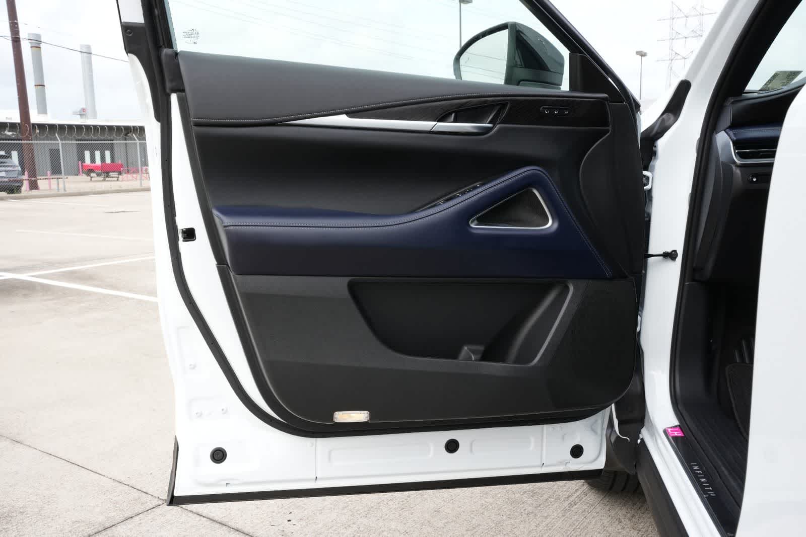 Thumbnail: 2026 INFINITI QX60 - 18