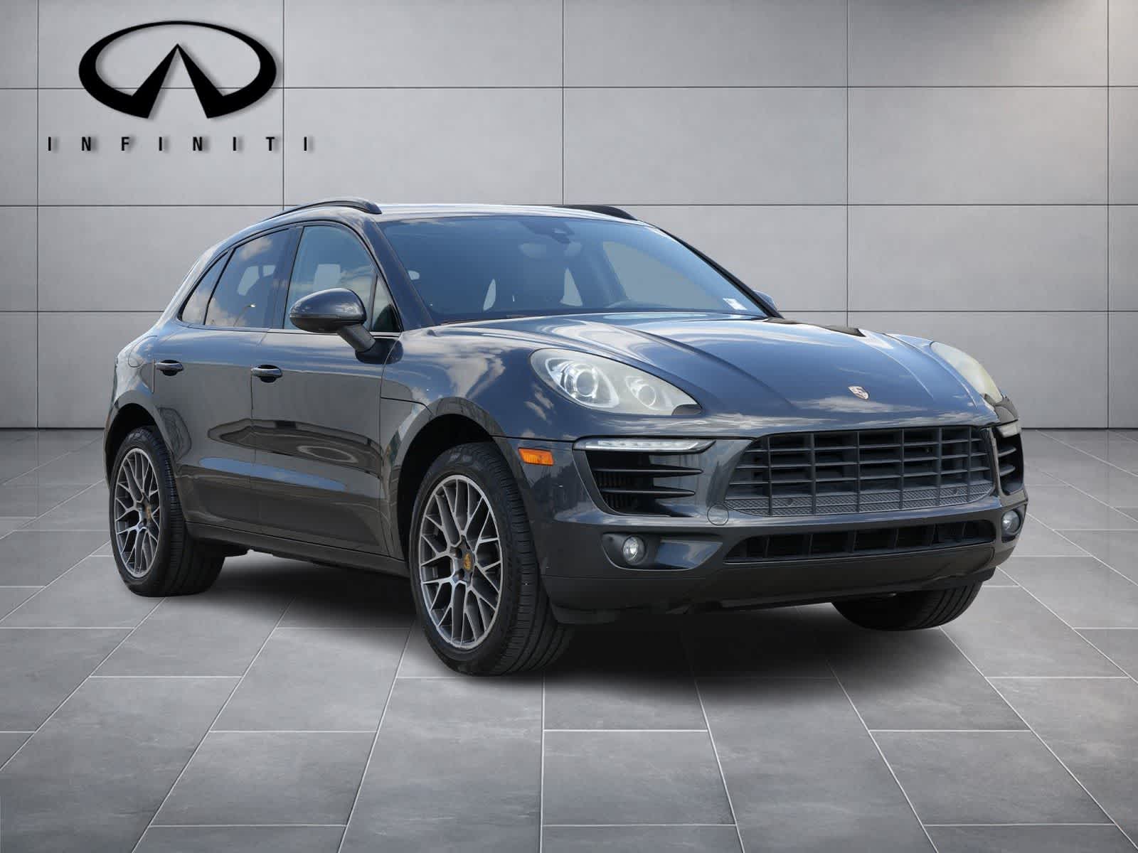 Thumbnail: 2017 Porsche Macan - 3