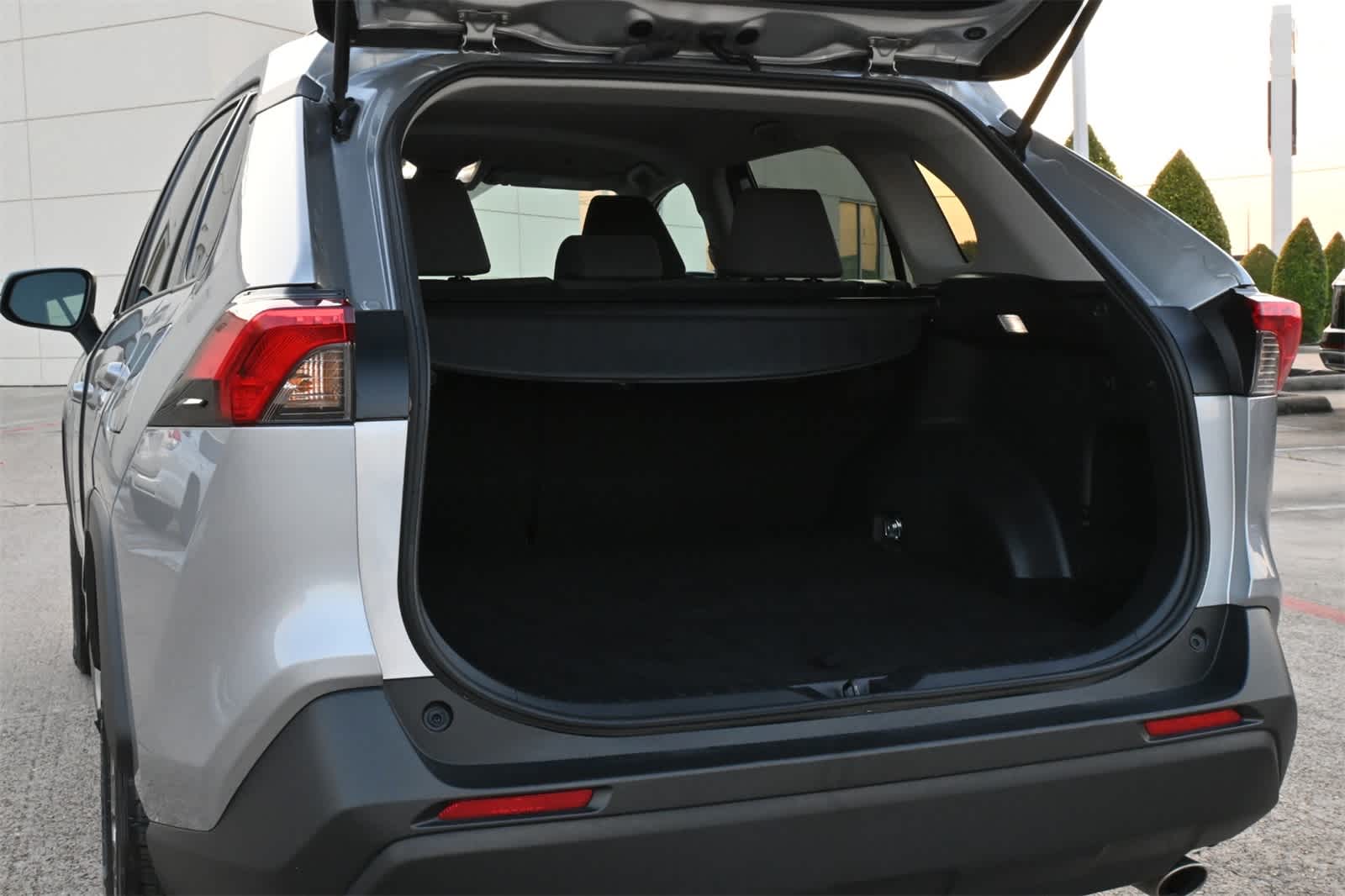 Thumbnail: 2024 Toyota RAV4 - 21