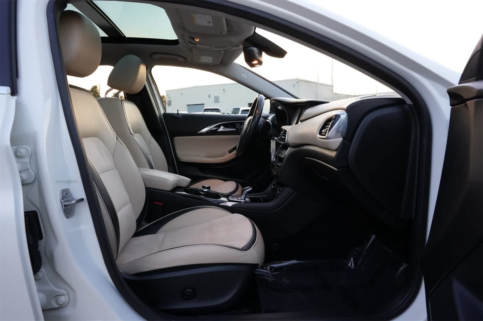 Thumbnail: 2019 INFINITI QX30 - 24