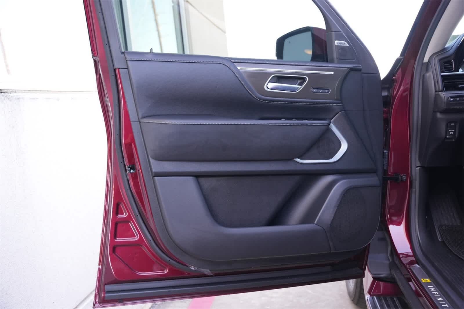 Thumbnail: 2025 INFINITI QX80 - 17