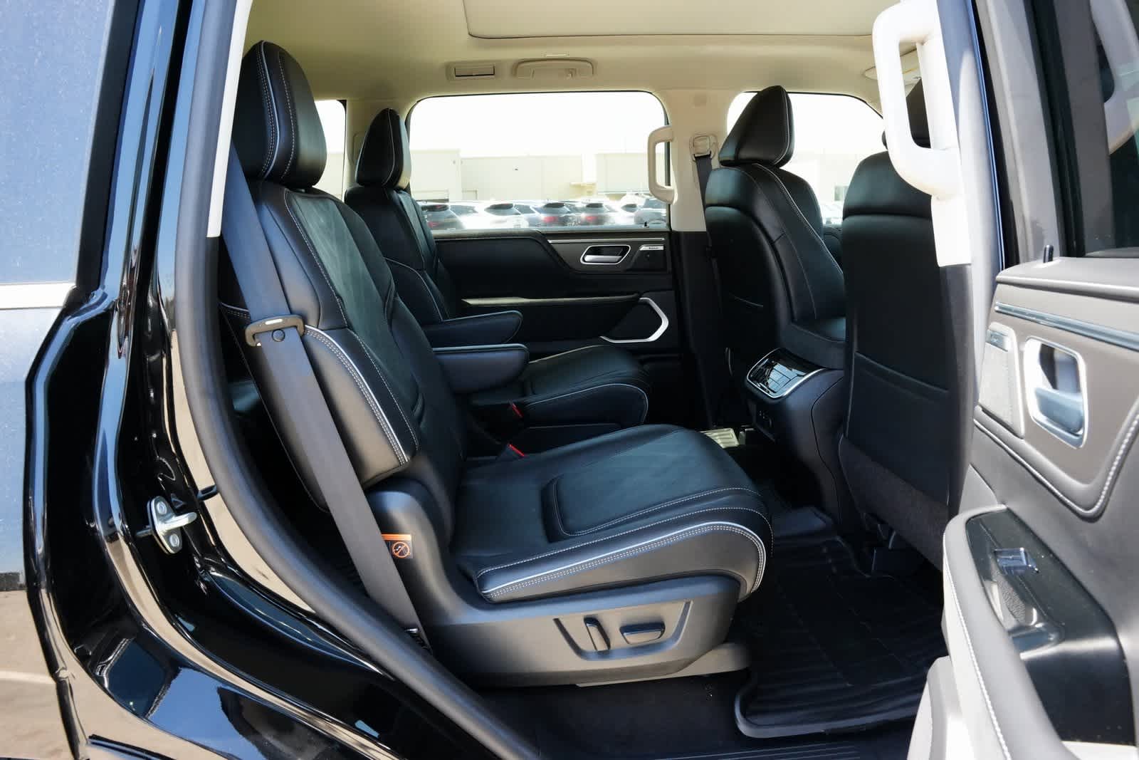 Thumbnail: 2025 INFINITI QX80 - 21