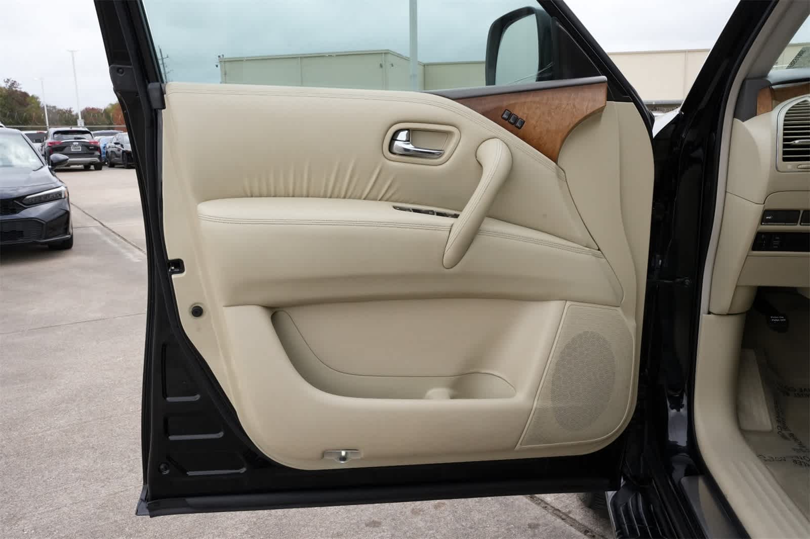 Thumbnail: 2014 INFINITI QX80 - 17