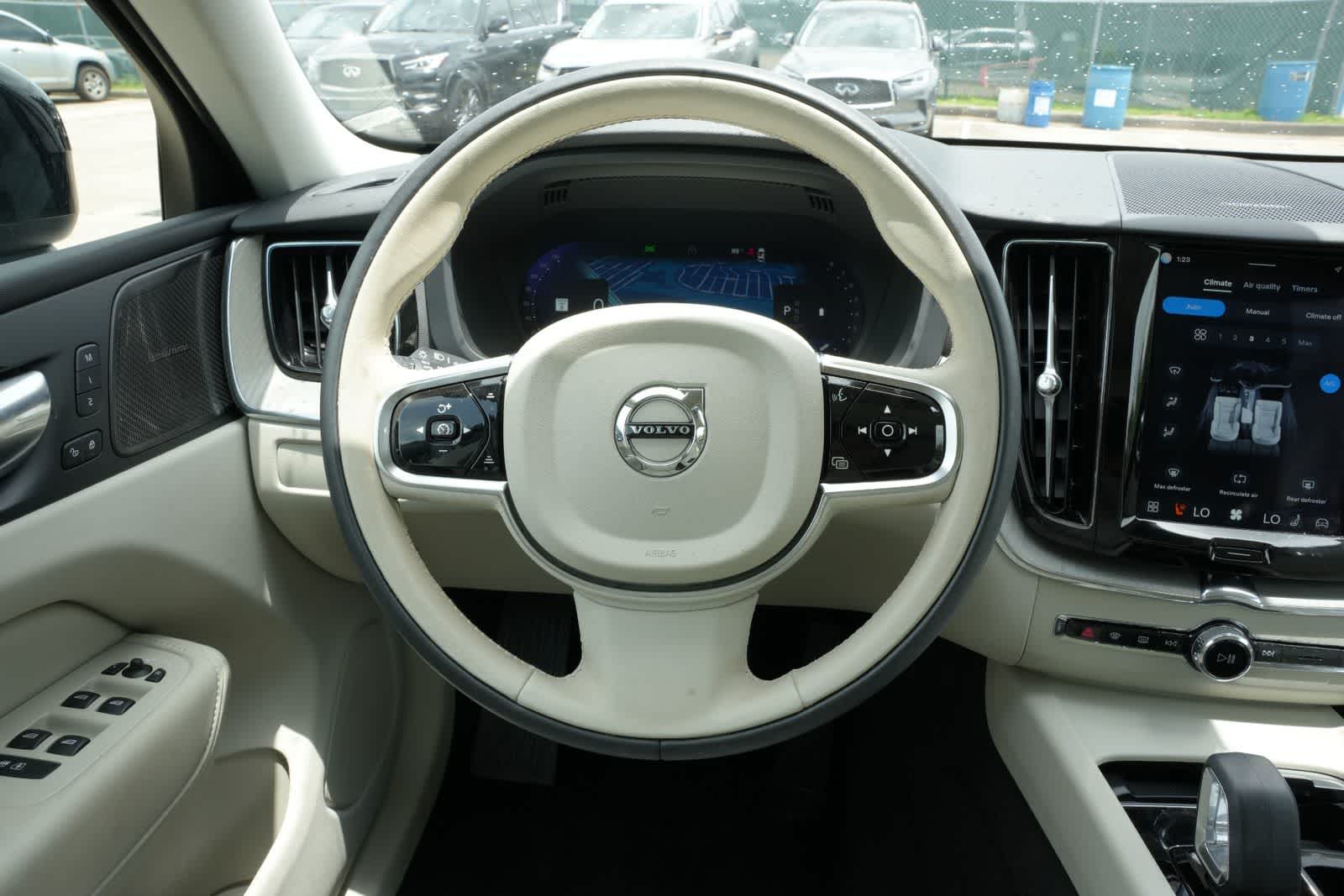 Thumbnail: 2025 Volvo XC60 - 9