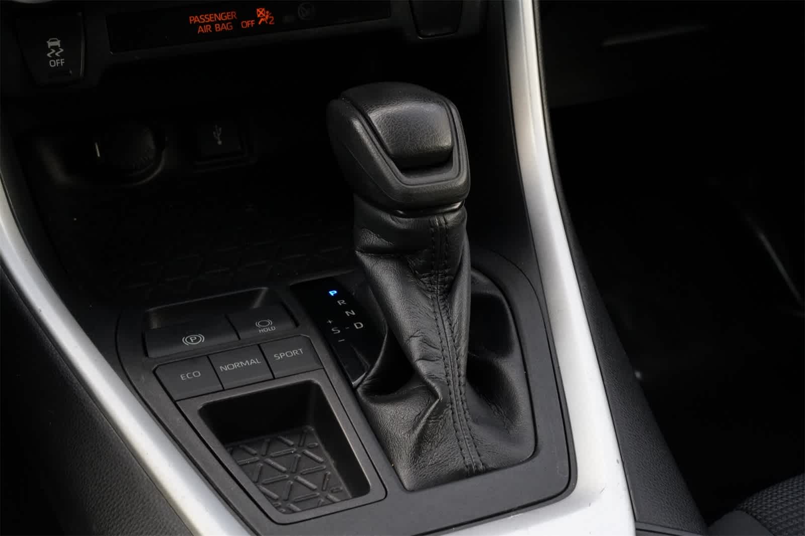 Thumbnail: 2020 Toyota RAV4 - 15