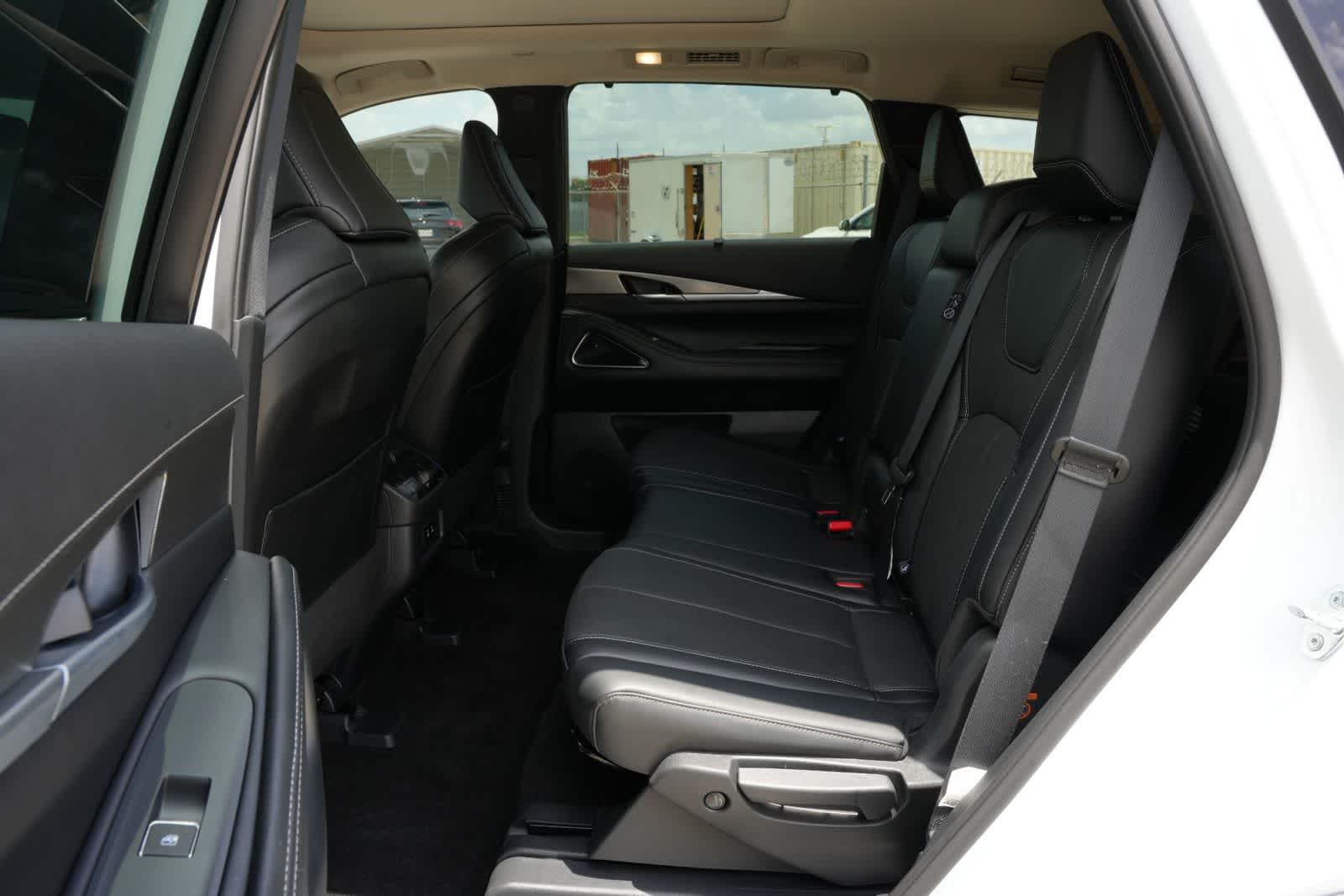 Thumbnail: 2026 INFINITI QX60 - 19