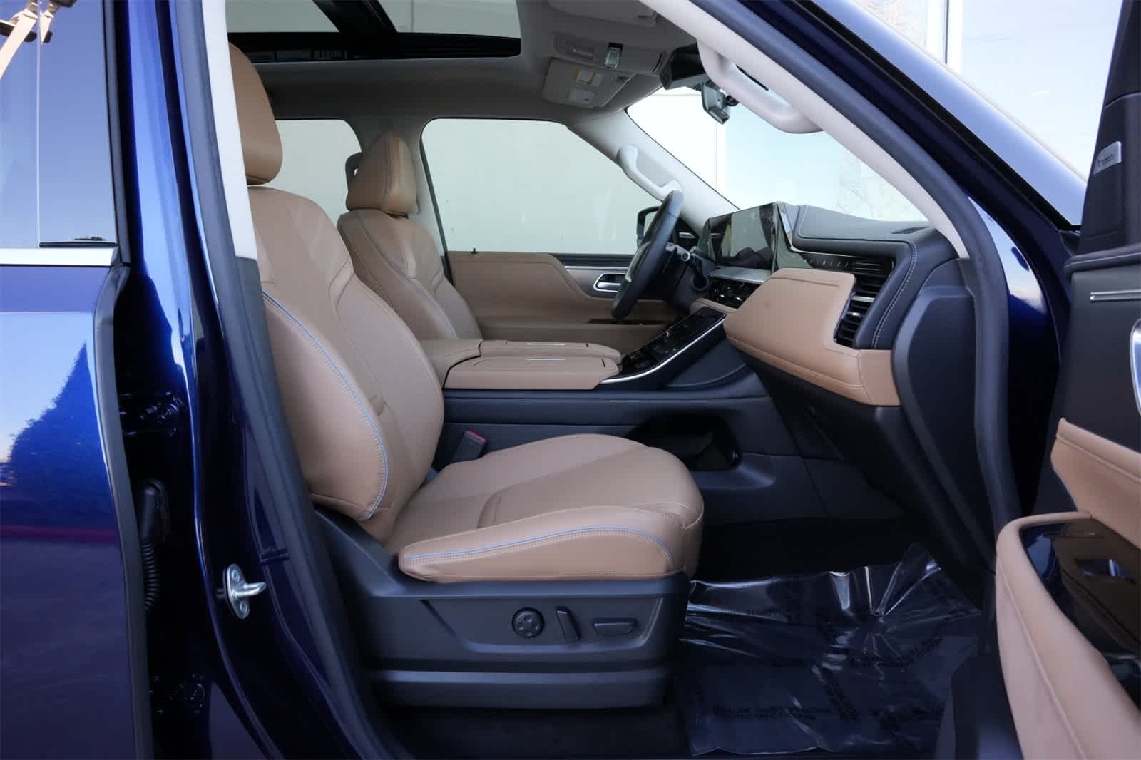 Thumbnail: 2025 INFINITI QX80 - 23