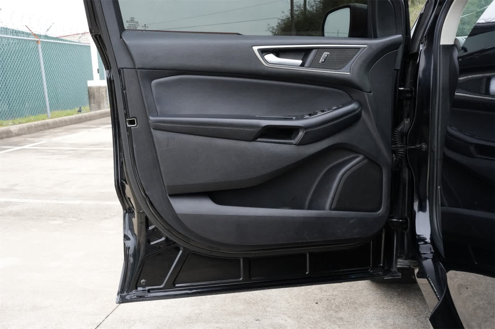 Thumbnail: 2018 Ford Edge - 17