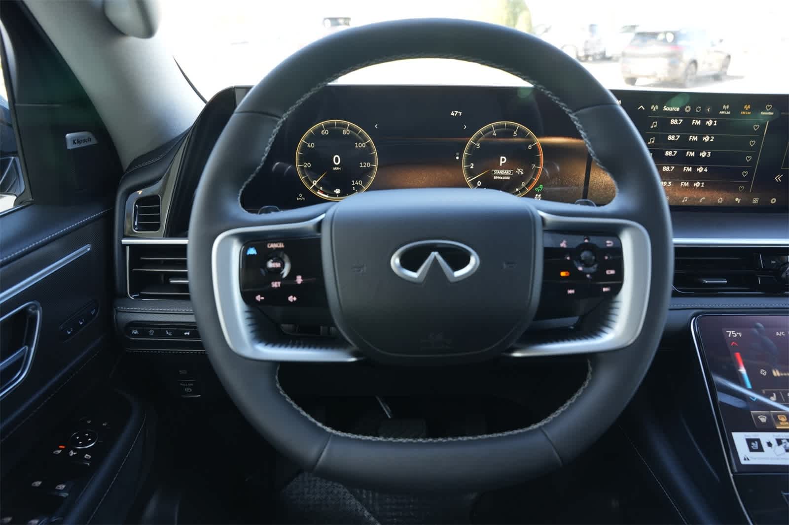 Thumbnail: 2025 INFINITI QX80 - 9
