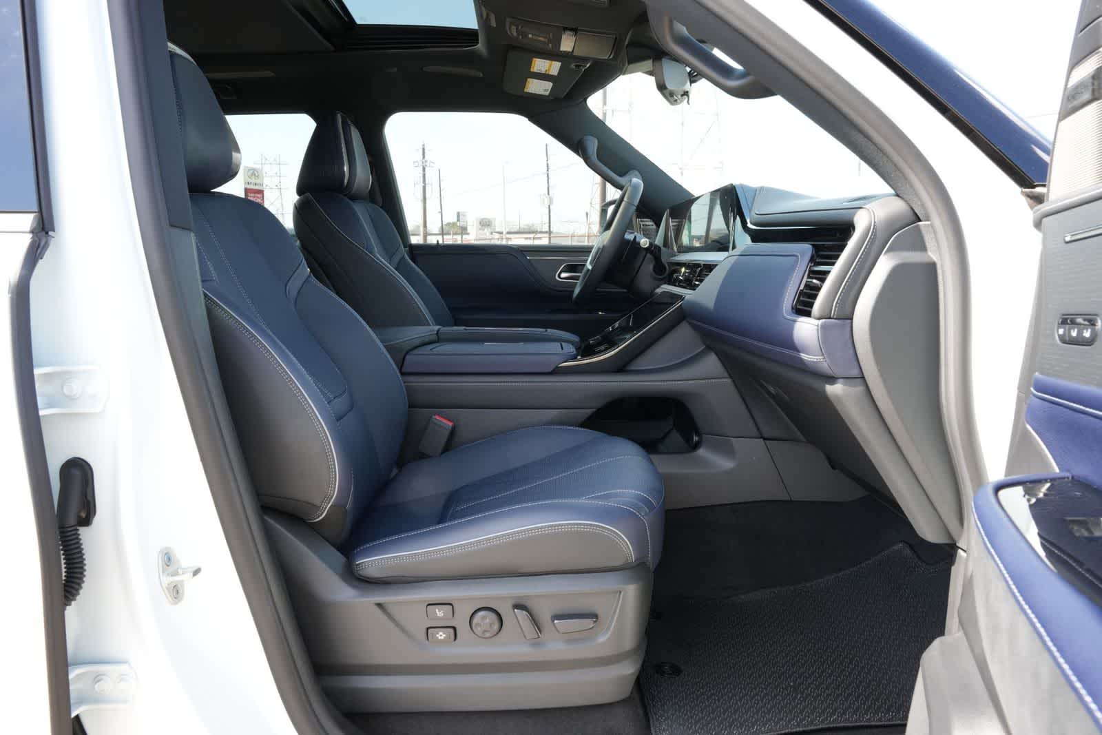 Thumbnail: 2026 INFINITI QX80 - 23