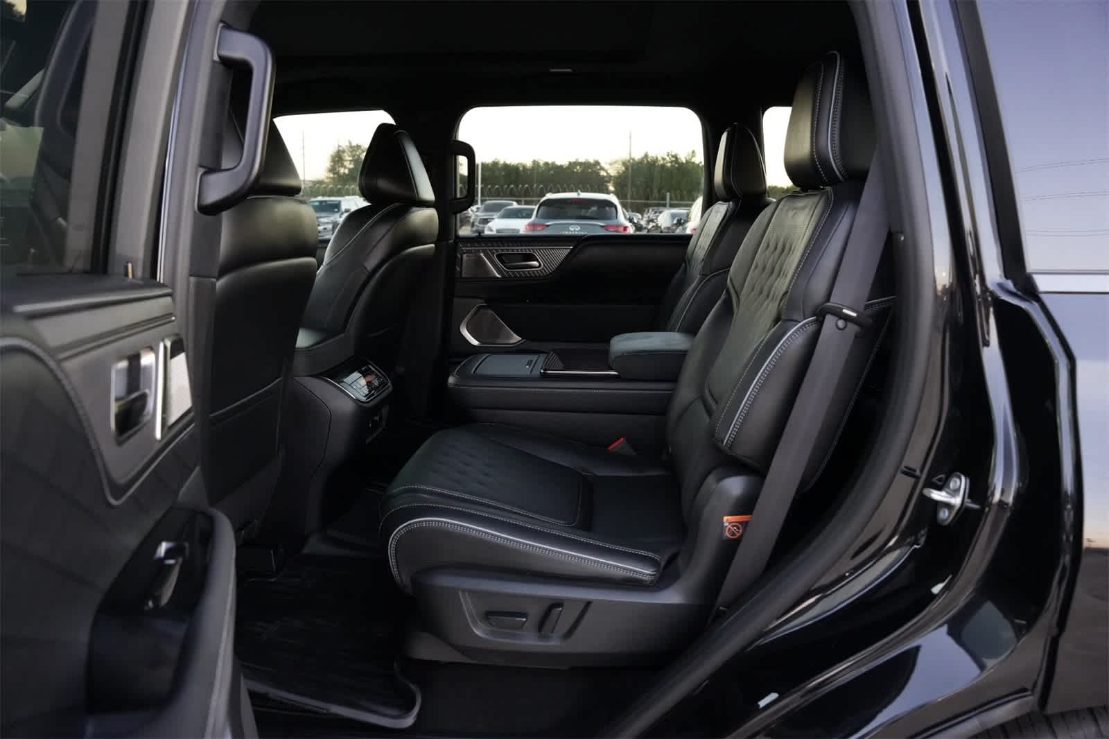 Thumbnail: 2026 INFINITI QX80 - 19