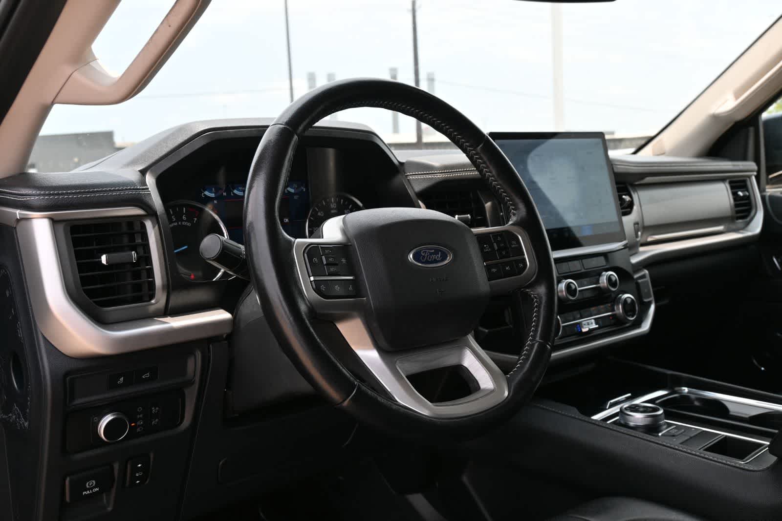 Thumbnail: 2022 Ford Expedition - 16