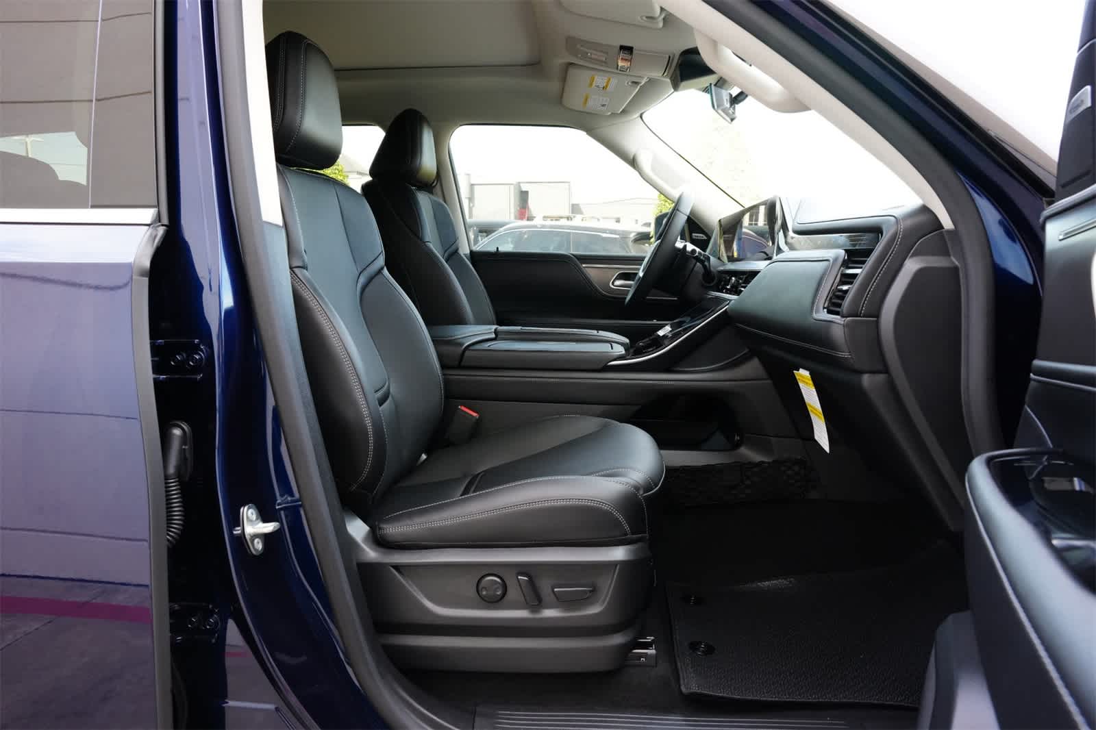 Thumbnail: 2025 INFINITI QX80 - 24