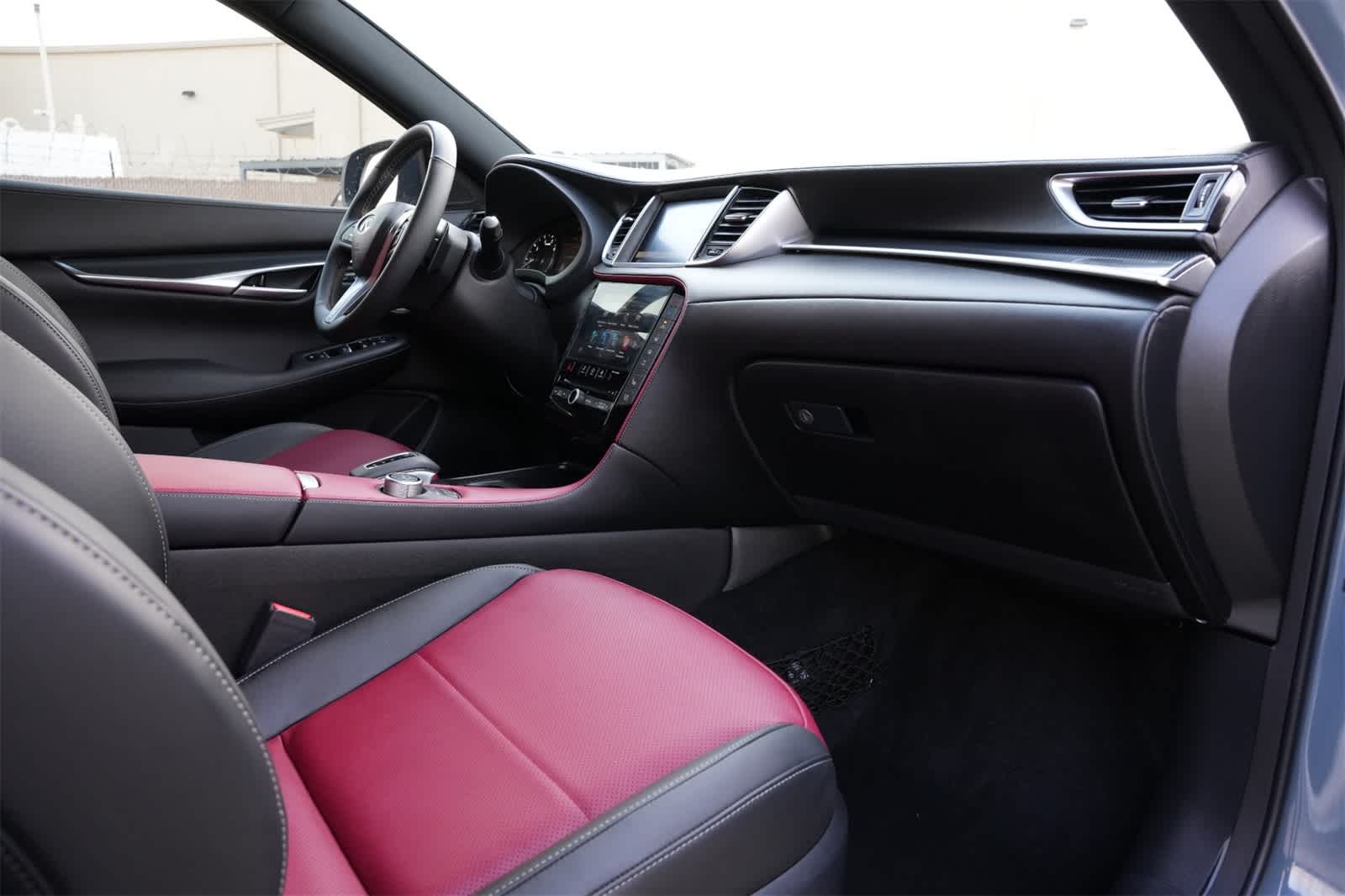 Thumbnail: 2025 INFINITI QX50 - 19