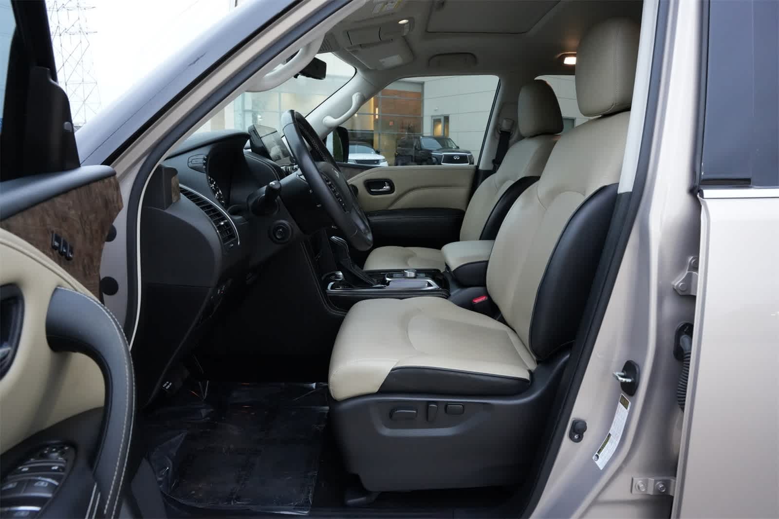 Thumbnail: 2022 INFINITI QX80 - 17