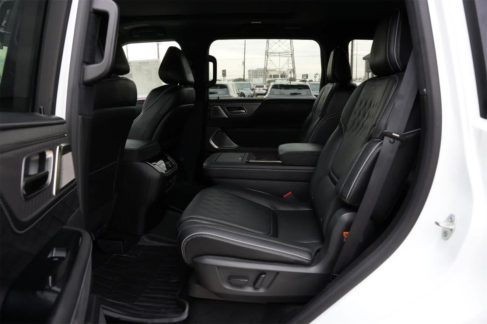 Thumbnail: 2026 INFINITI QX80 - 19