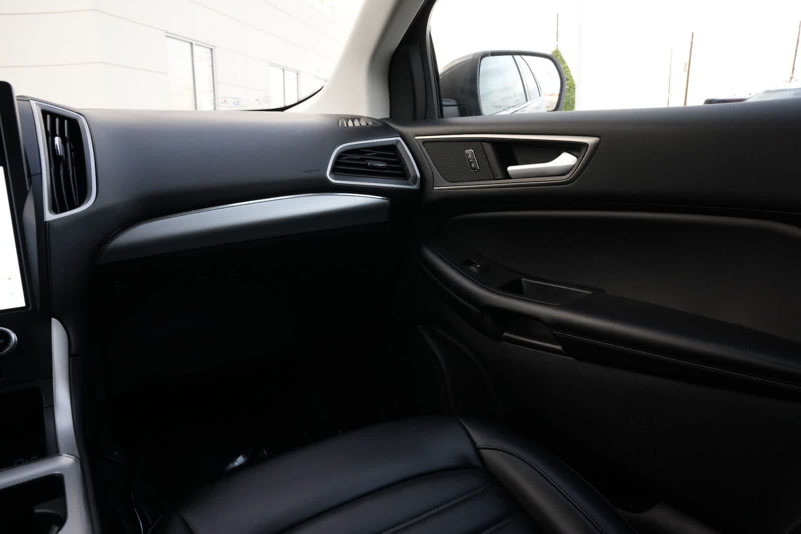 Thumbnail: 2022 Ford Edge - 8