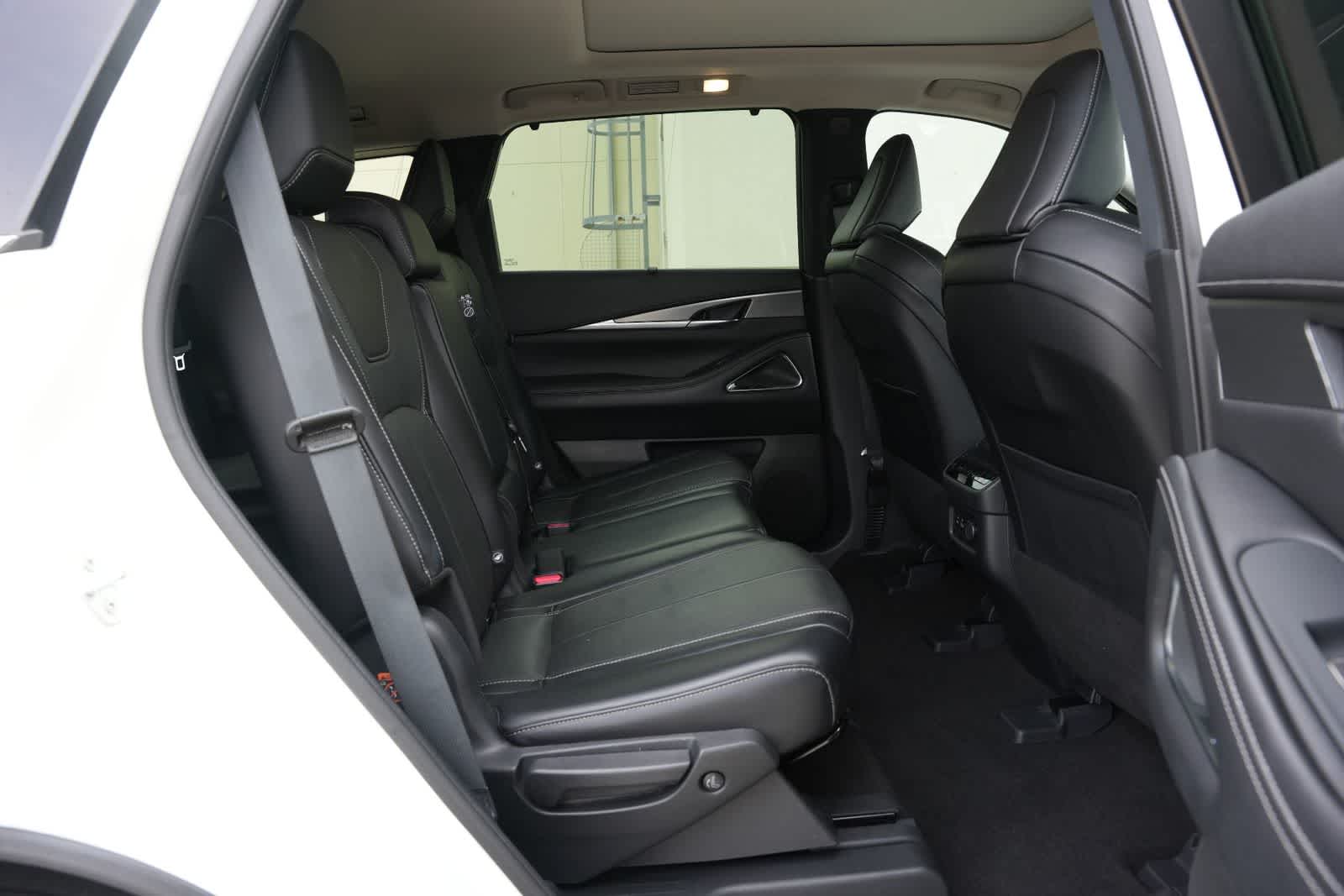 Thumbnail: 2023 INFINITI QX60 - 22