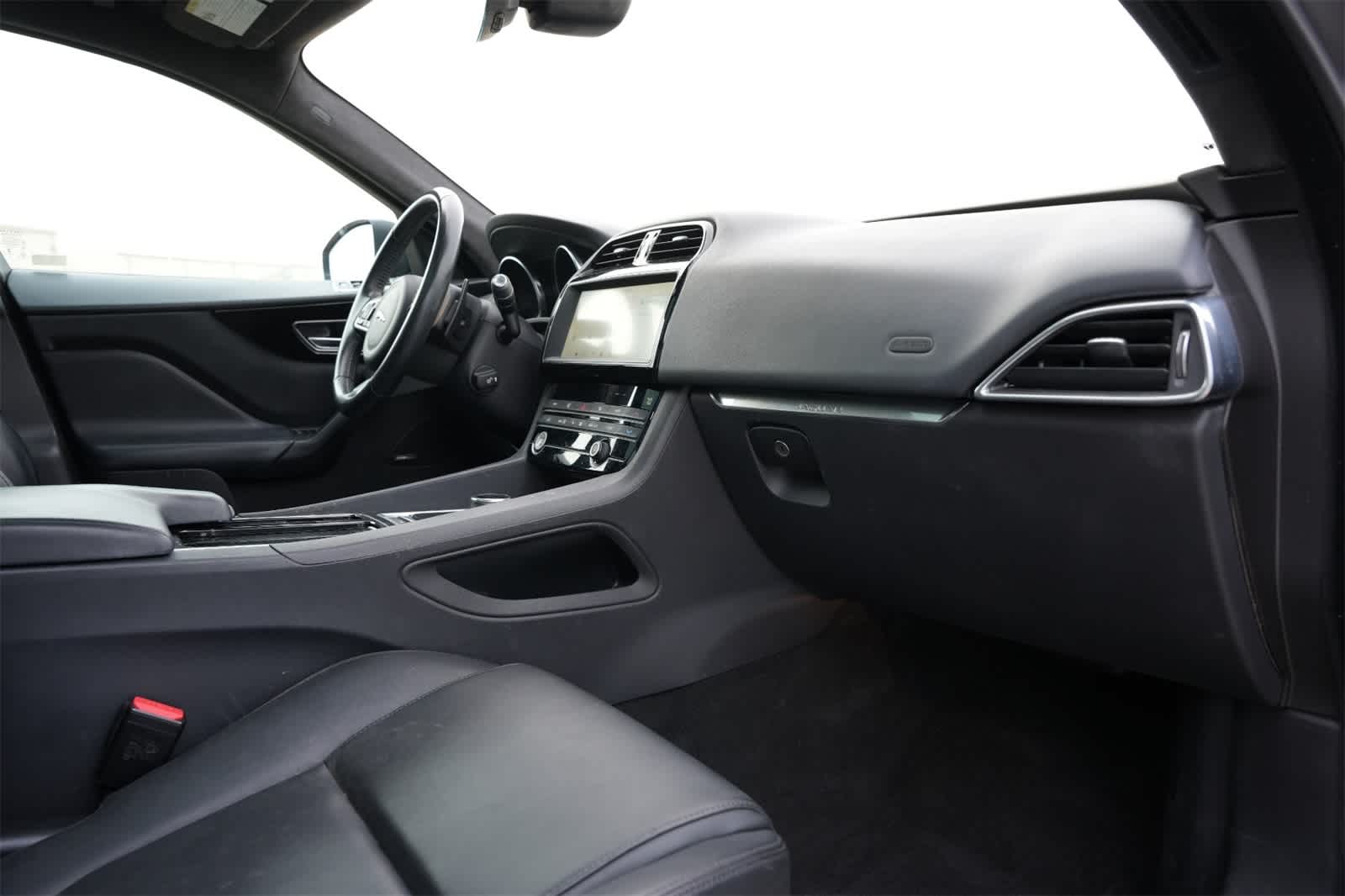 Thumbnail: 2020 Jaguar F-Pace - 21