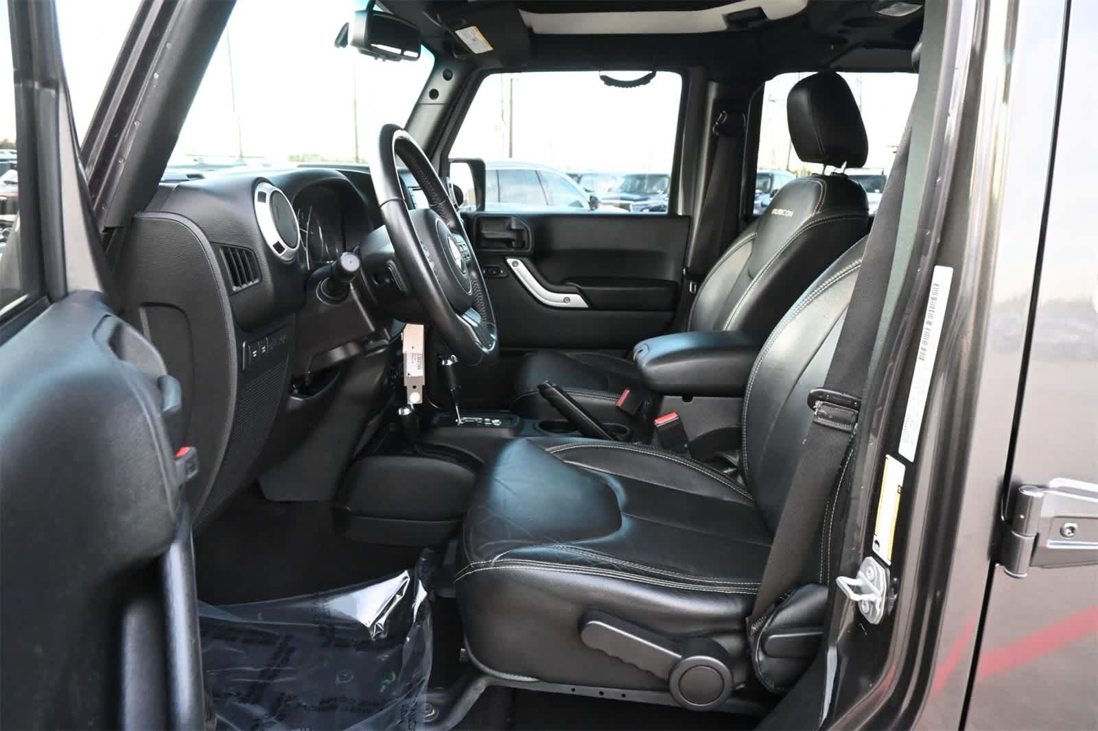 Thumbnail: 2018 Jeep Wrangler - 17