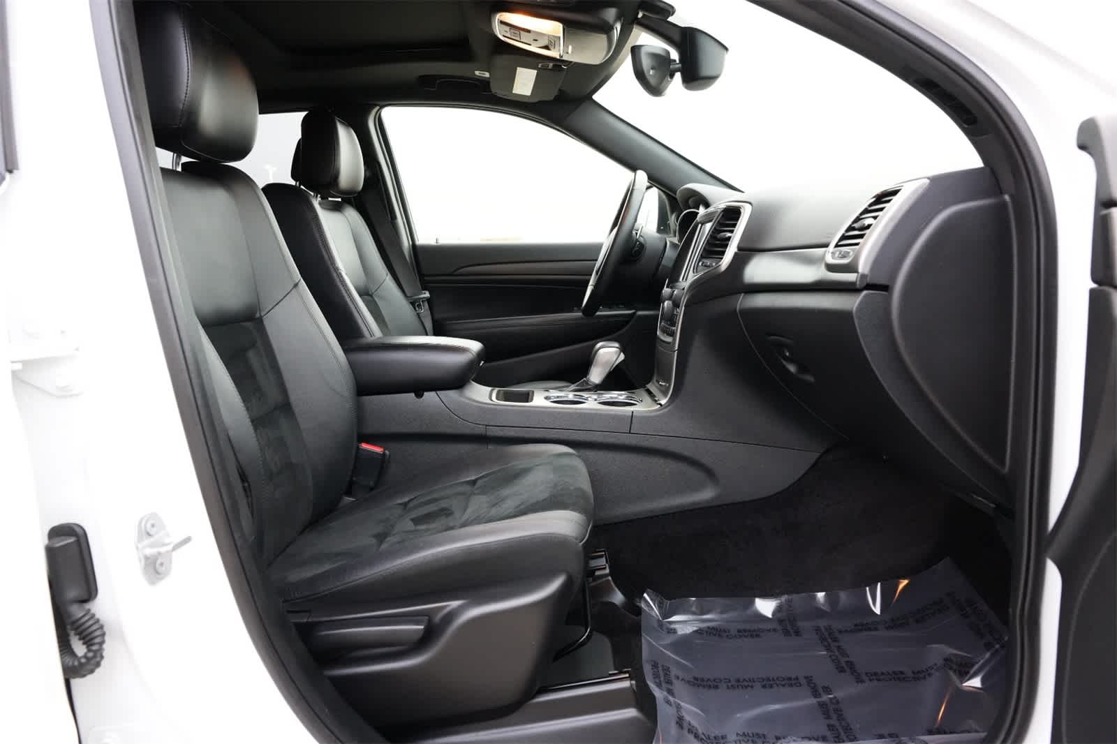 Thumbnail: 2017 Jeep Grand Cherokee - 24