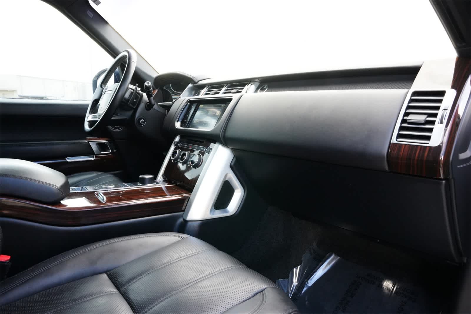 Thumbnail: 2016 Land Rover Range Rover - 21